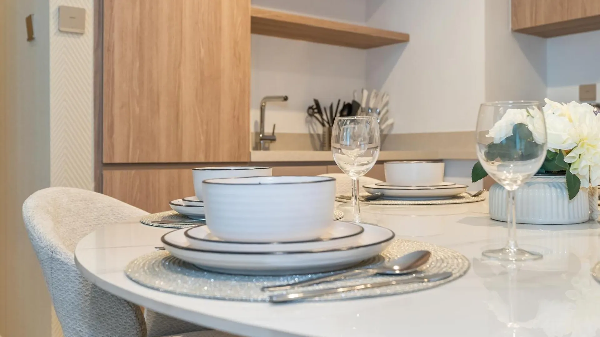 2-Br Missoni Luxury With Stunning Lake View Dubaj