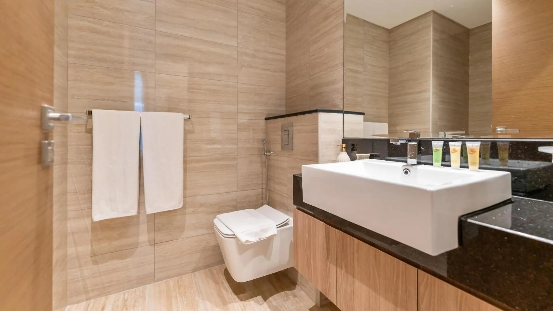 Apartmán 2-Br Missoni Luxury With Stunning Lake View Dubaj
