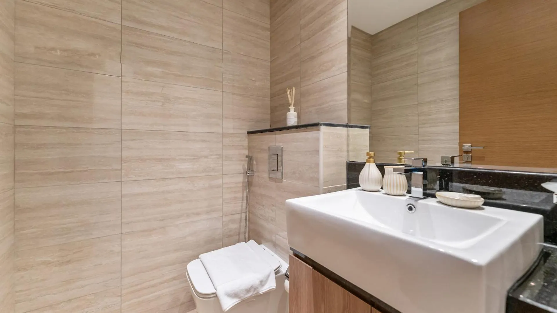 2-Br Missoni Luxury With Stunning Lake View Dubaj