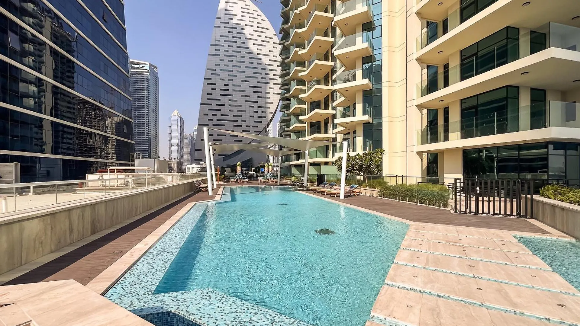 2-Br Missoni Luxury With Stunning Lake View Dubaj
