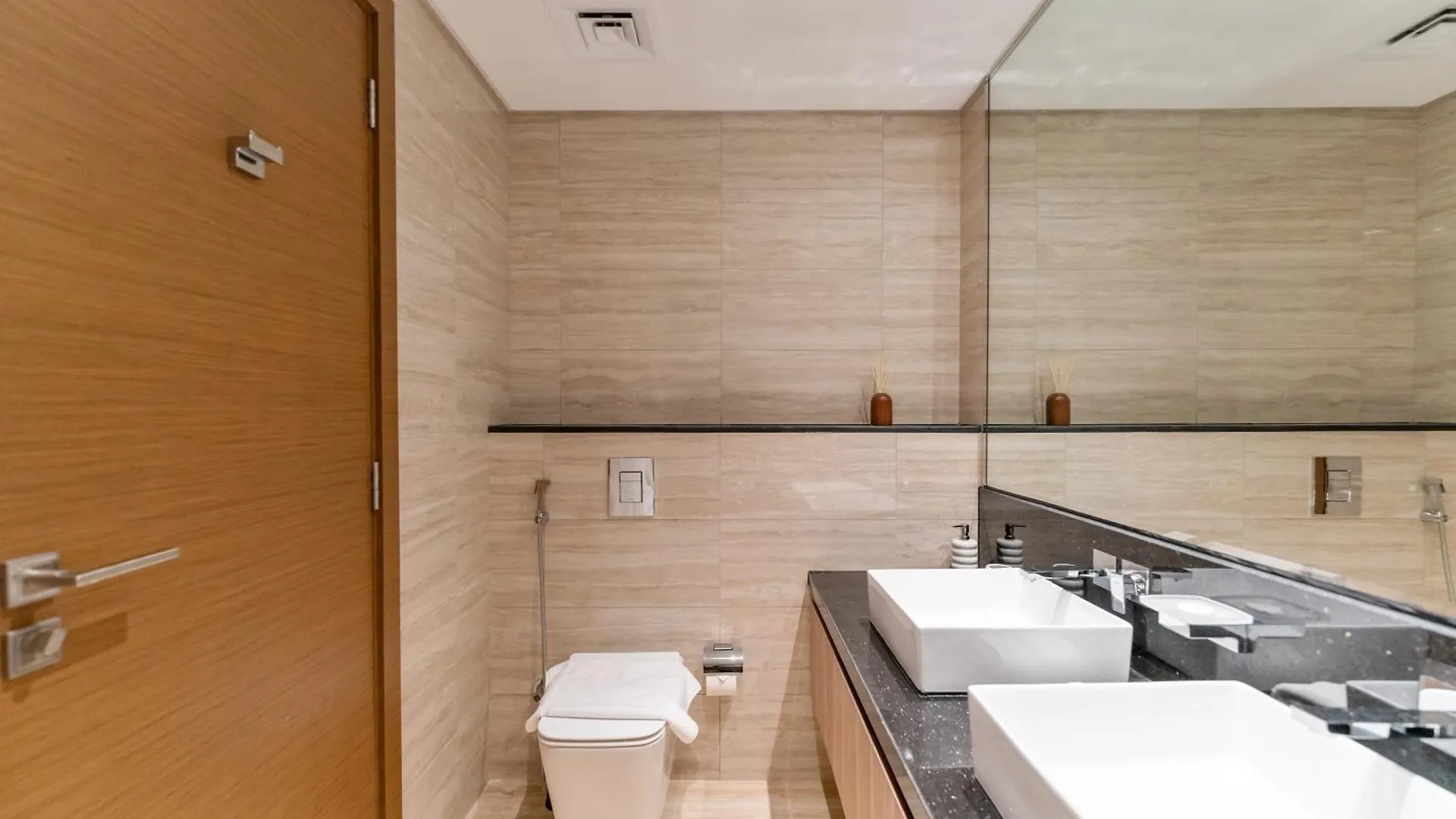Apartment 2-Br Missoni Luxury With Stunning Lake View Dubai