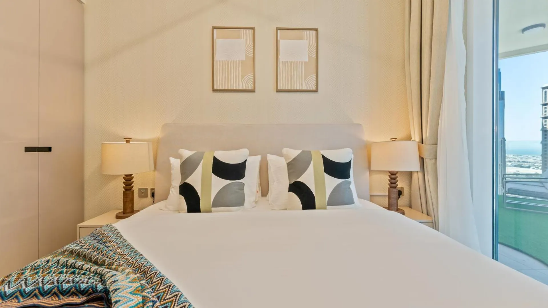 2-Br Missoni Luxury With Stunning Lake View Dubai