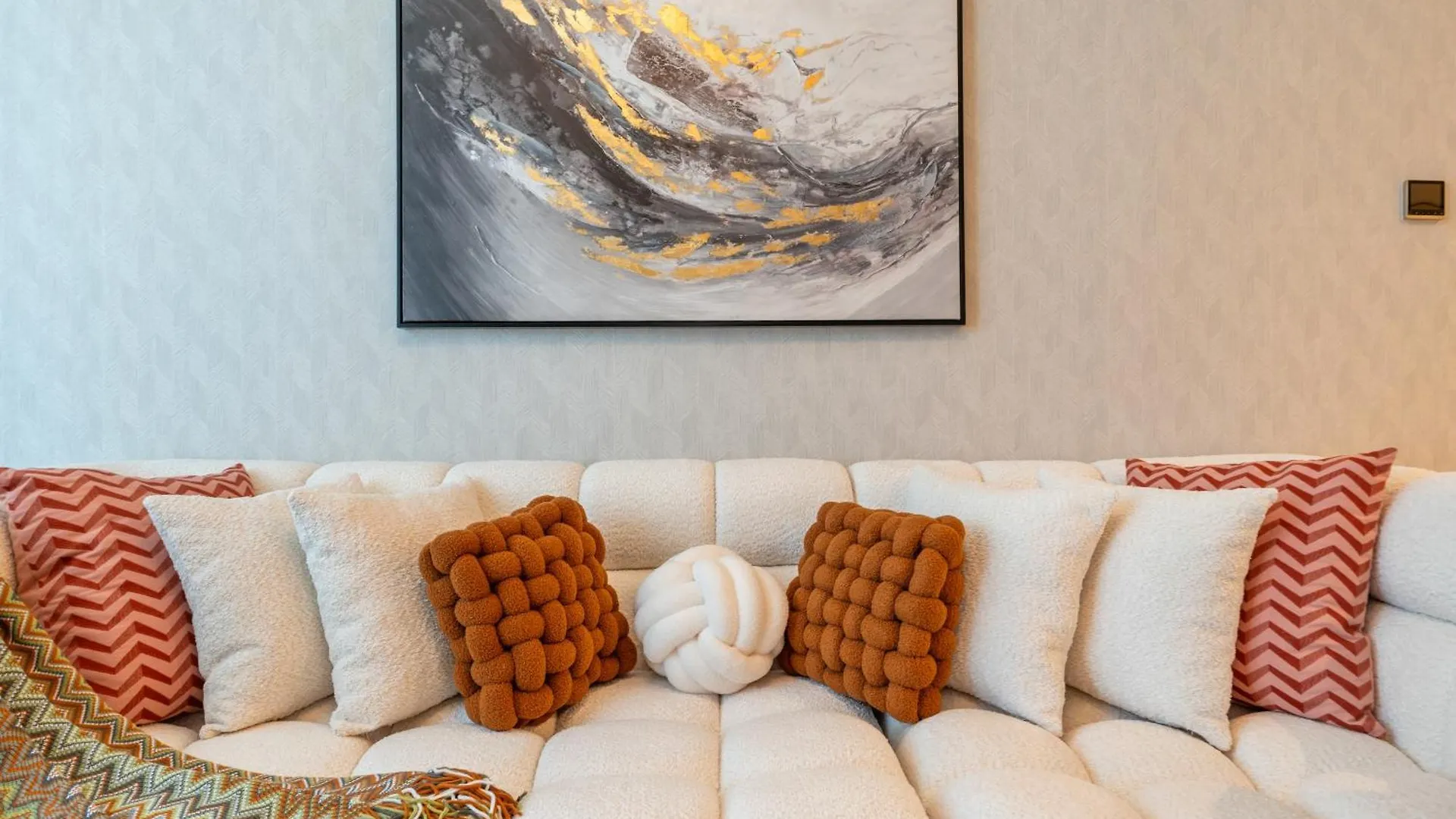 Apartment 2-Br Missoni Luxury With Stunning Lake View Dubai