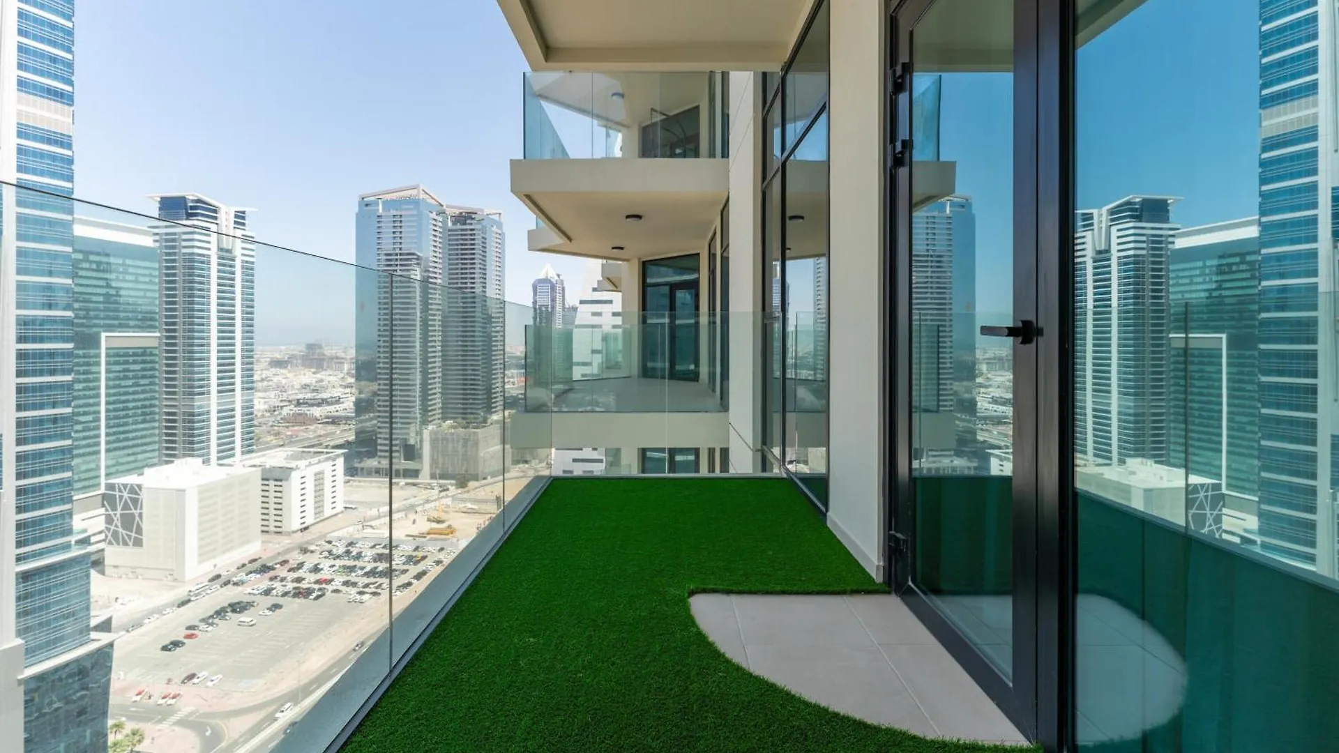 2-Br Missoni Luxury With Stunning Lake View Dubai Apartment